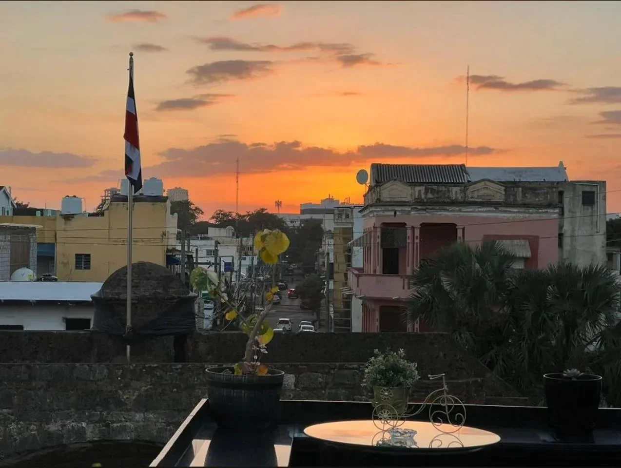 Zona Colonial: propiedad 4 hab. · 272 m² en venta - 3