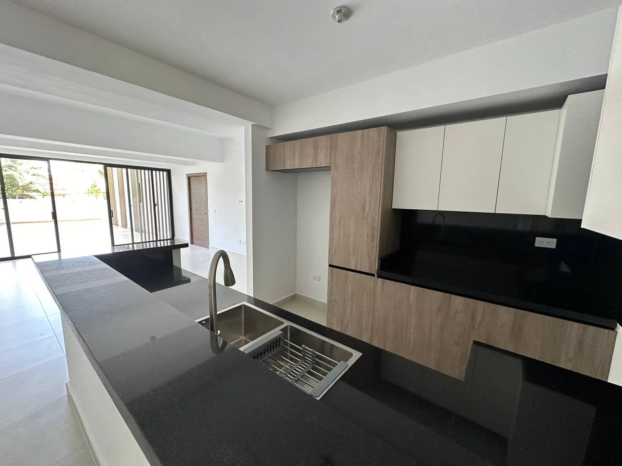 Apartamento en segundo nivel con terraza en Arroyo hondo - 3