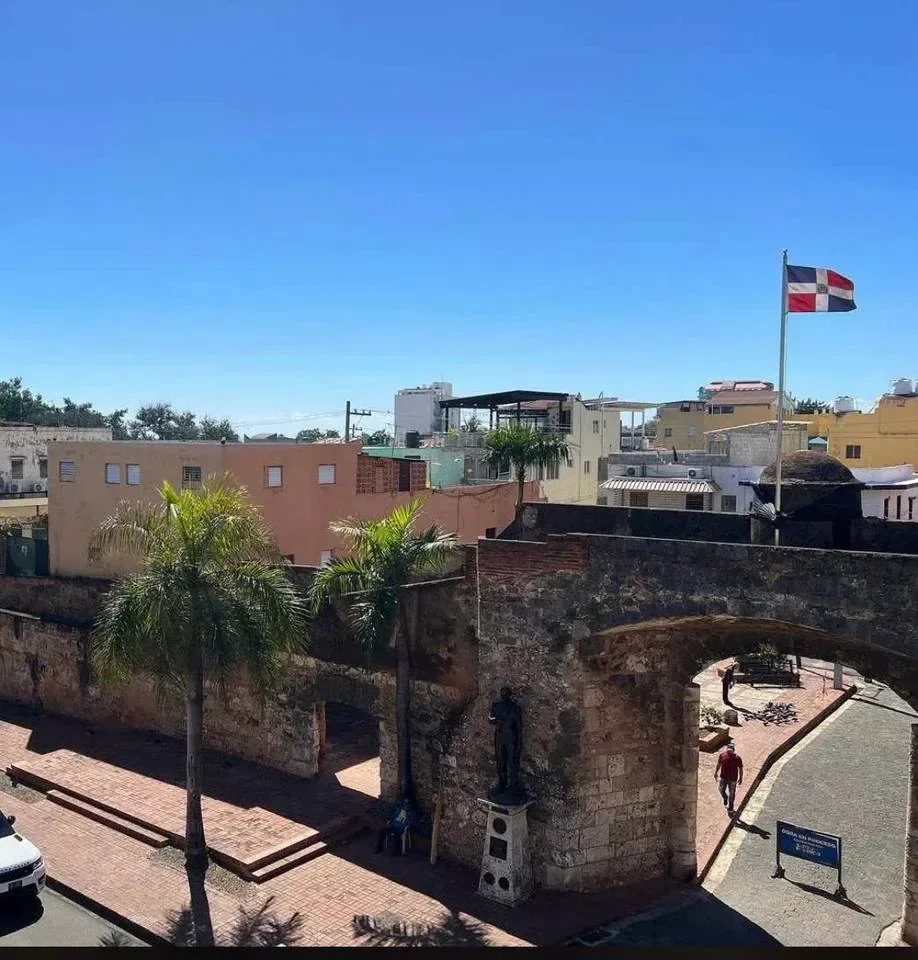 Zona Colonial: propiedad 4 hab. · 272 m² en venta - 4