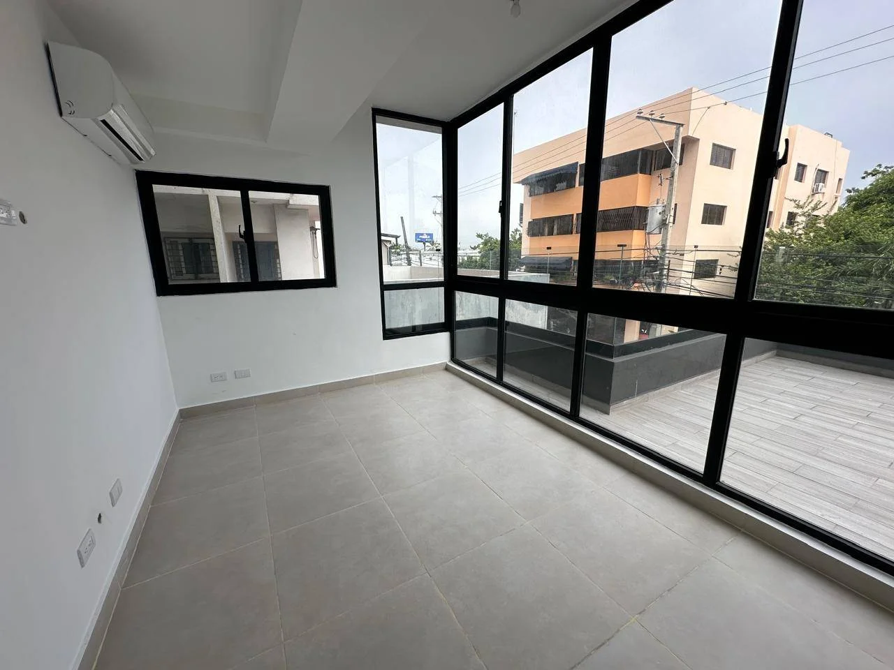 Apartamento con terraza a estrenar de 2 habitaciones en el Mirador Sur, Distrito Nacional - 2
