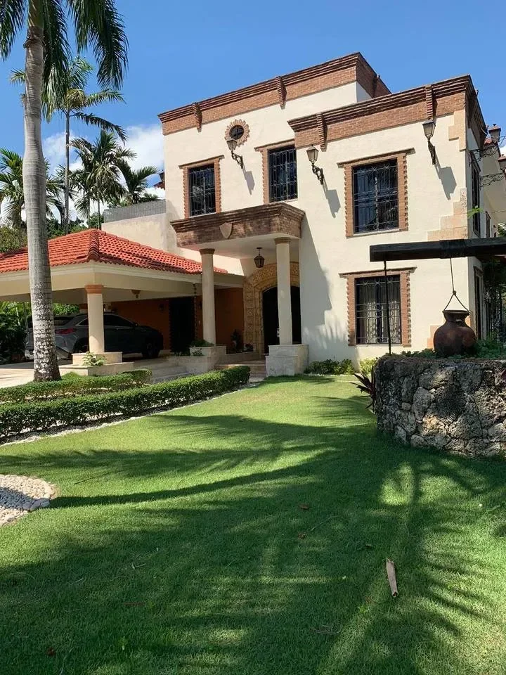 Villa de 6 habitaciones en venta en Metro Country Club, Juan Dolio - 1