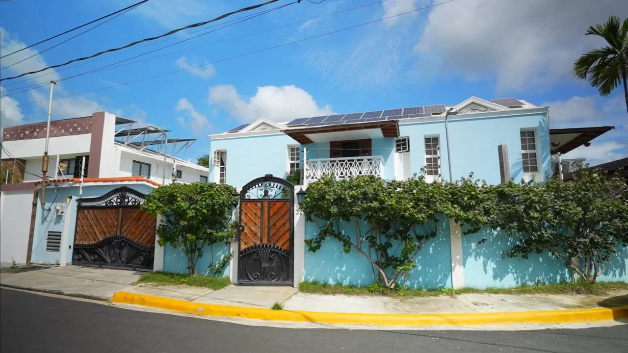 Casa en Arroyo Hondo en venta con piscina y paneles solares 2