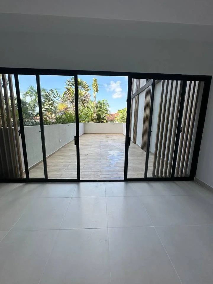 Apartamento en segundo nivel con terraza en Arroyo hondo - 1