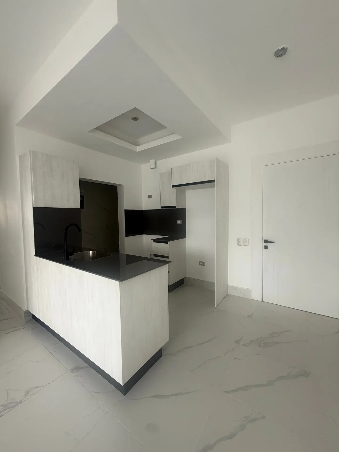 Apartamento en alquiler — Evaristo Morales, Distrito Nacional (2 hab.) - 2