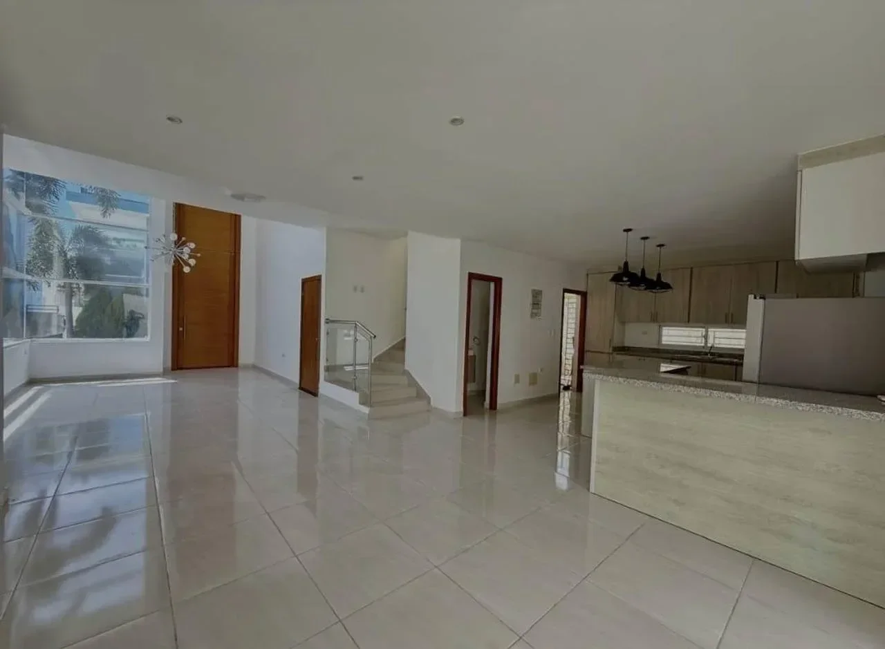 Villa de 3 habitaciones en venta en Caleta, La Romana - 2