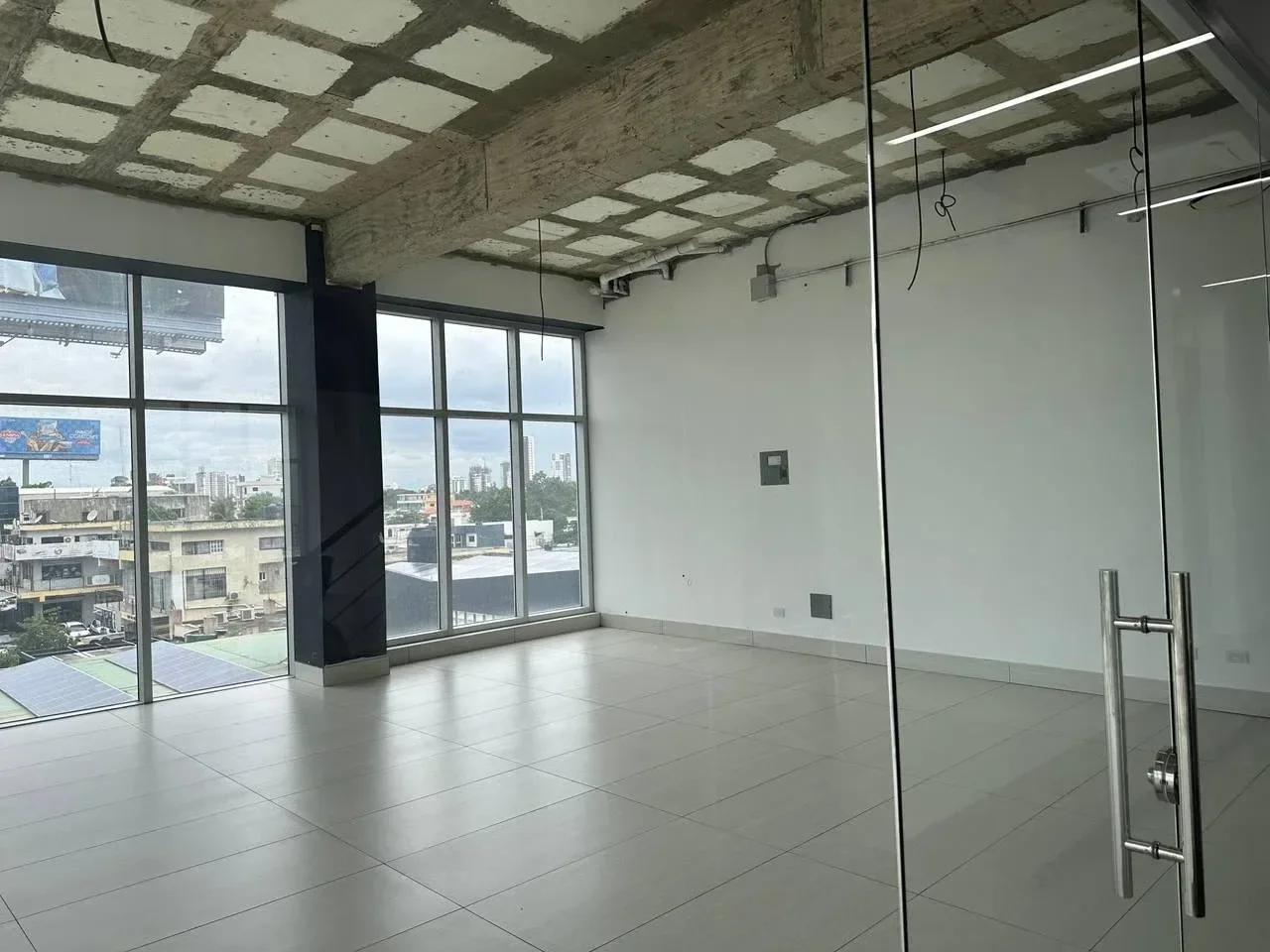 Rental: commercial space in Urbanización Italia, Santo Domingo Este