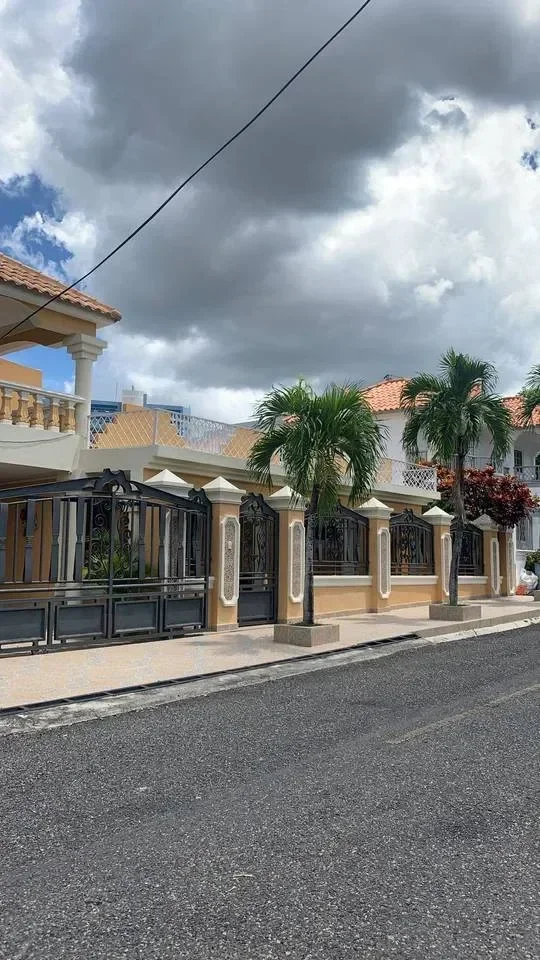 Los Alamos: casa 4 hab. · 356.94 m² en venta