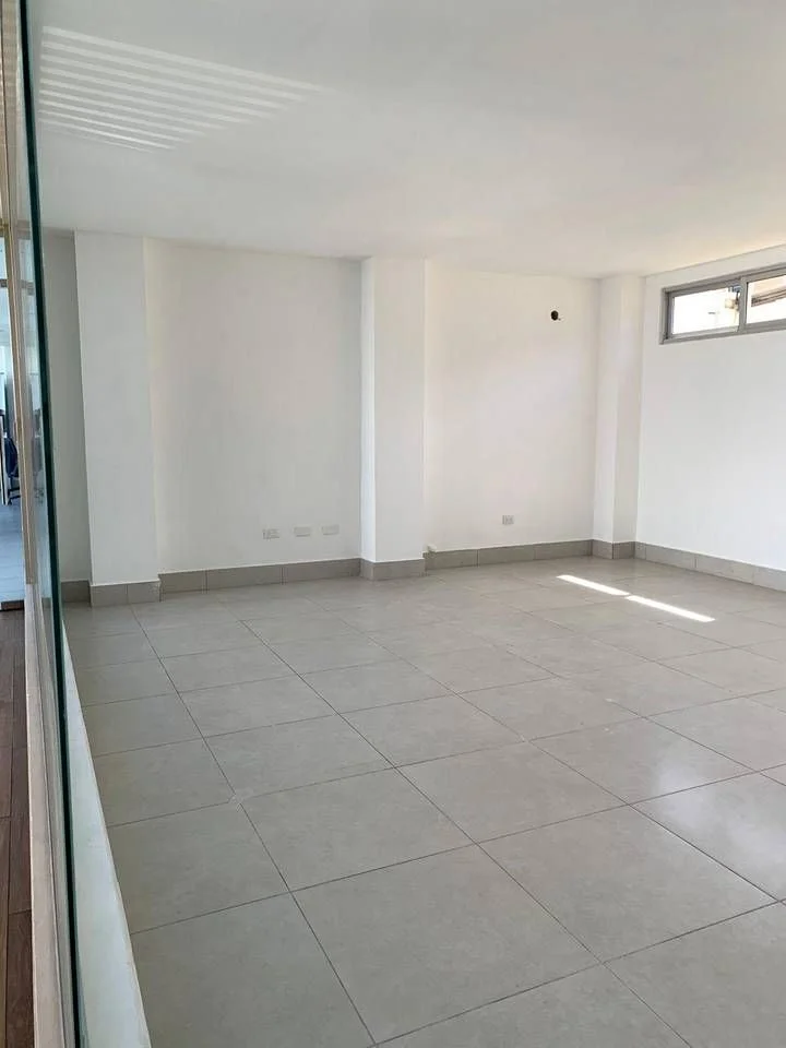 Local commercial à Los Prados, 33.18 m² à louer