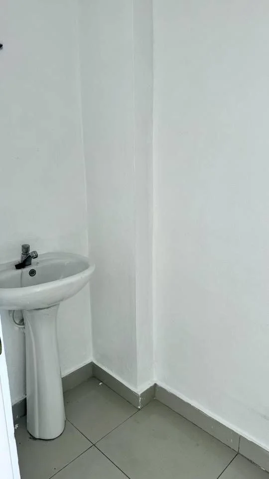 Evaristo Morales: local comercial · 30 m² en alquiler - 2