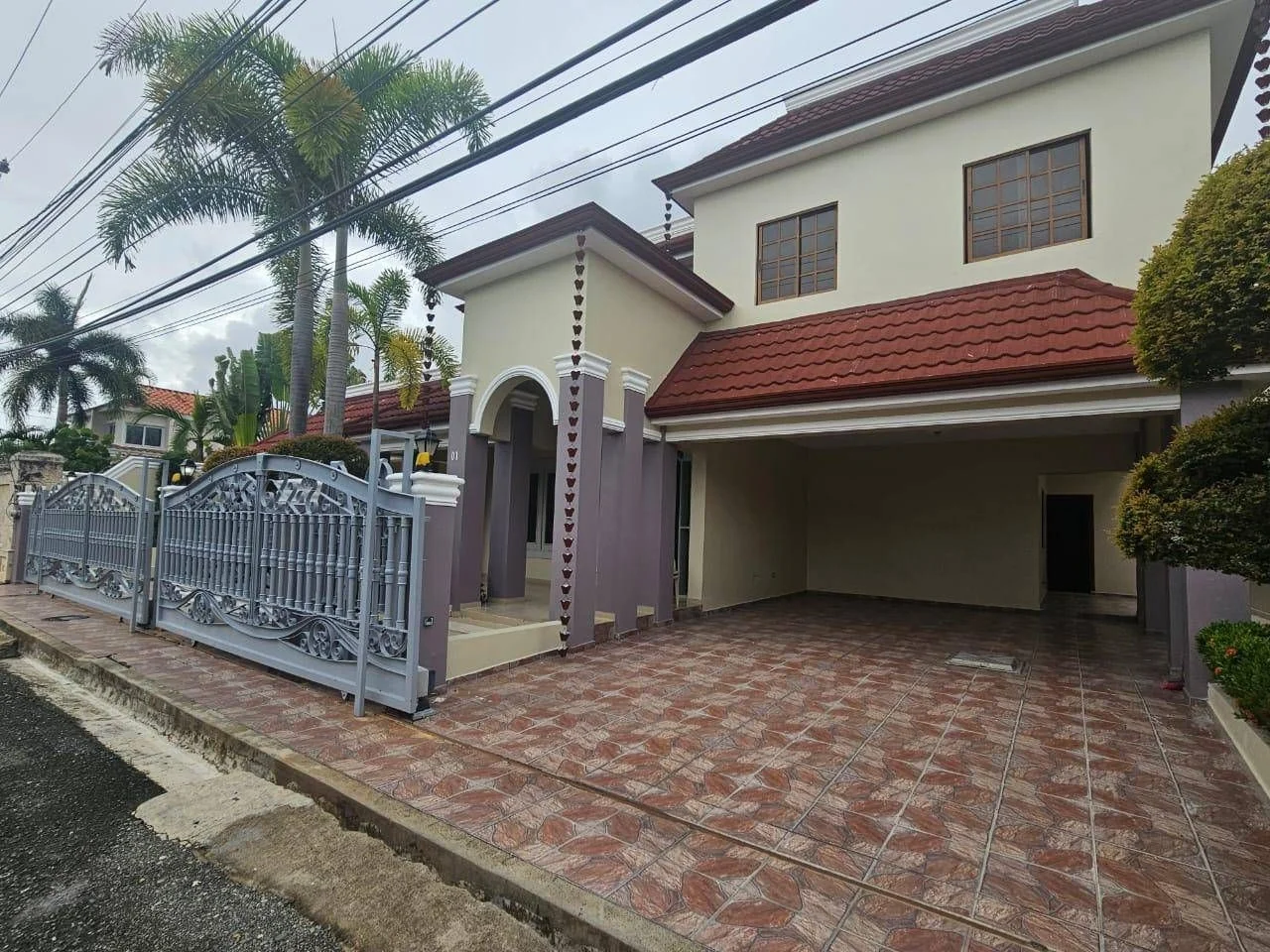 Urbanización Toribio Piantini: casa 4 hab. · 480 m² en venta - 2