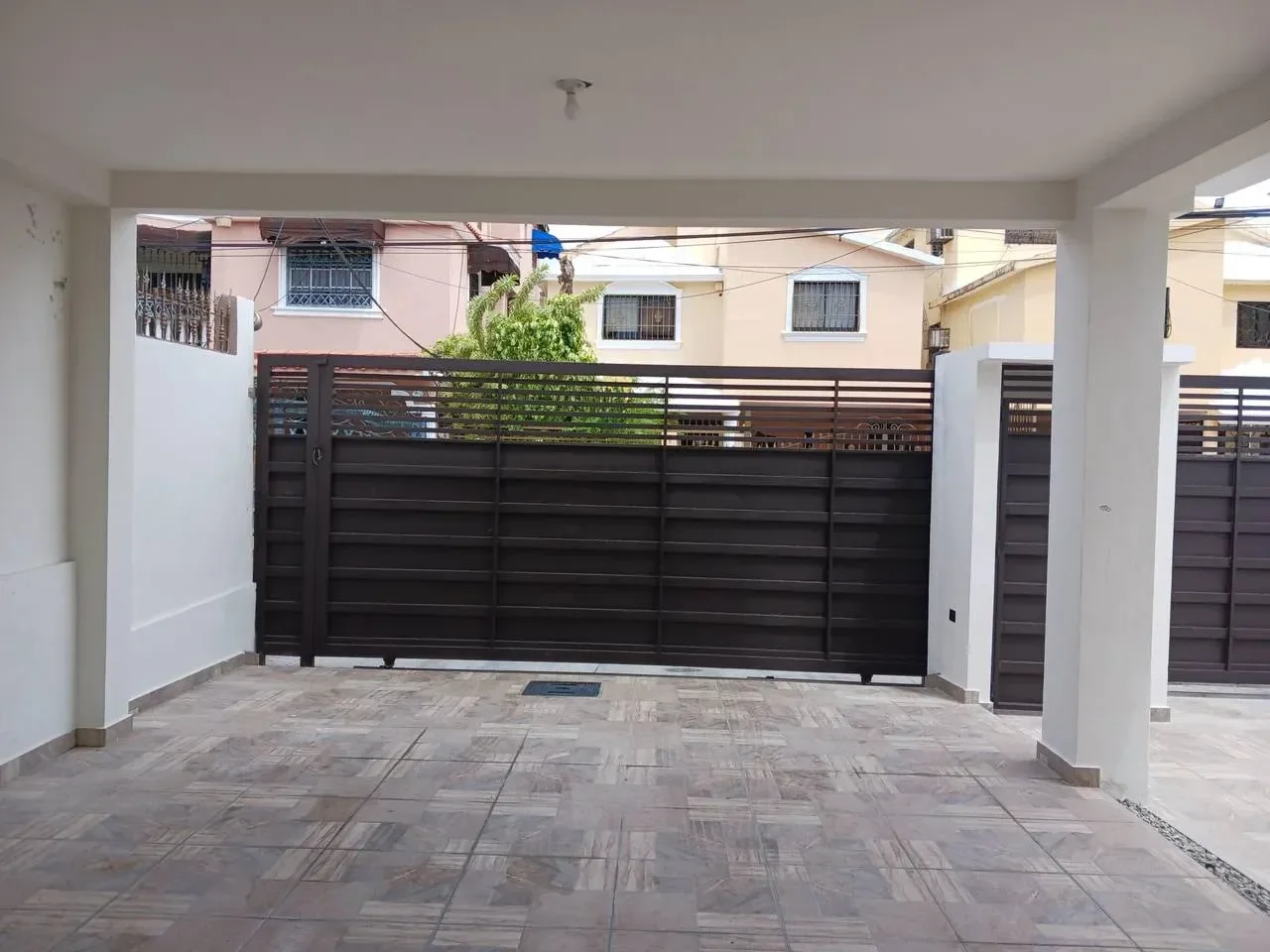 Casa en venta — Mirador Del Este, Santo Domingo Este (4 hab.) - 3