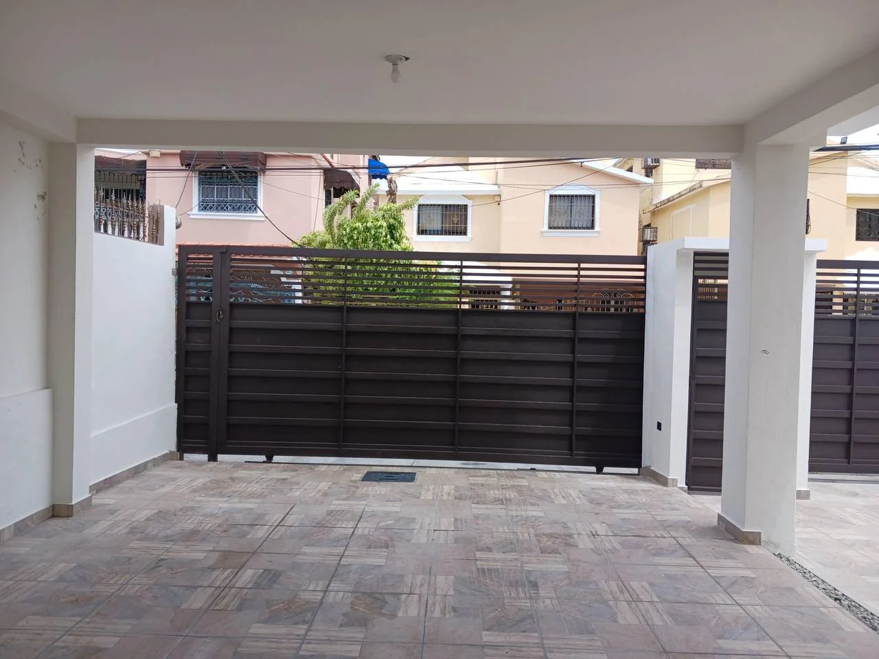 Casa en venta — Mirador Del Este, Santo Domingo Este (4 hab.) - 3