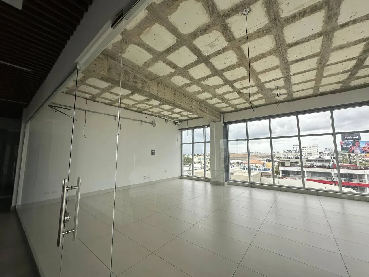 Commercial space for rent — Urbanización Italia, Santo Domingo Este