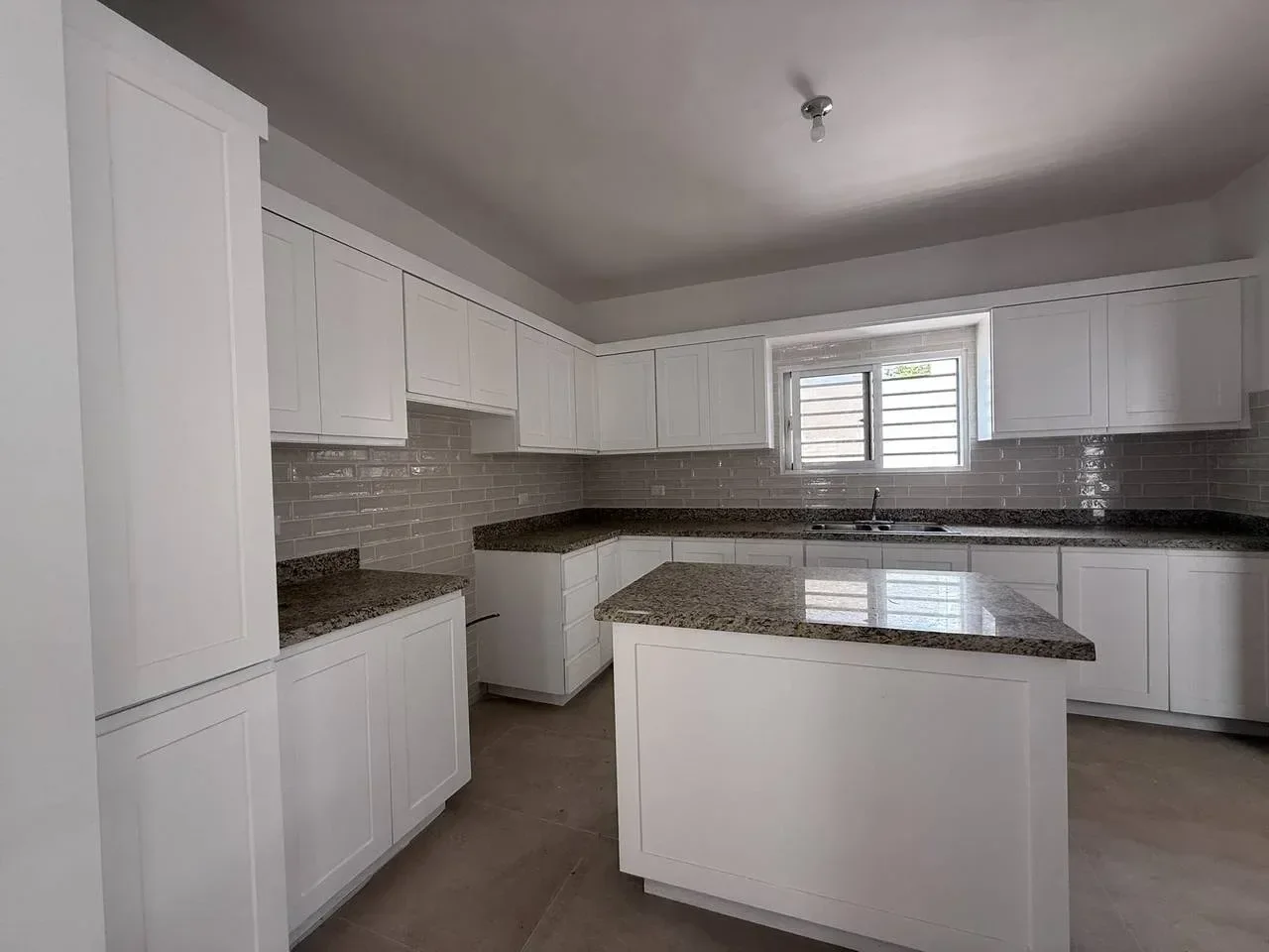 Casa en venta — Orquídea Primera Etapa, La Romana (3 hab.) - 4