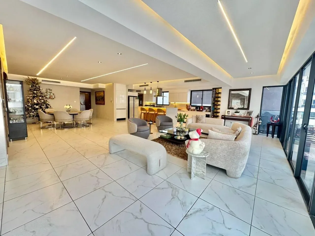 Ensanche Paraiso: apartamento 3 hab. · 279.4 m² en venta