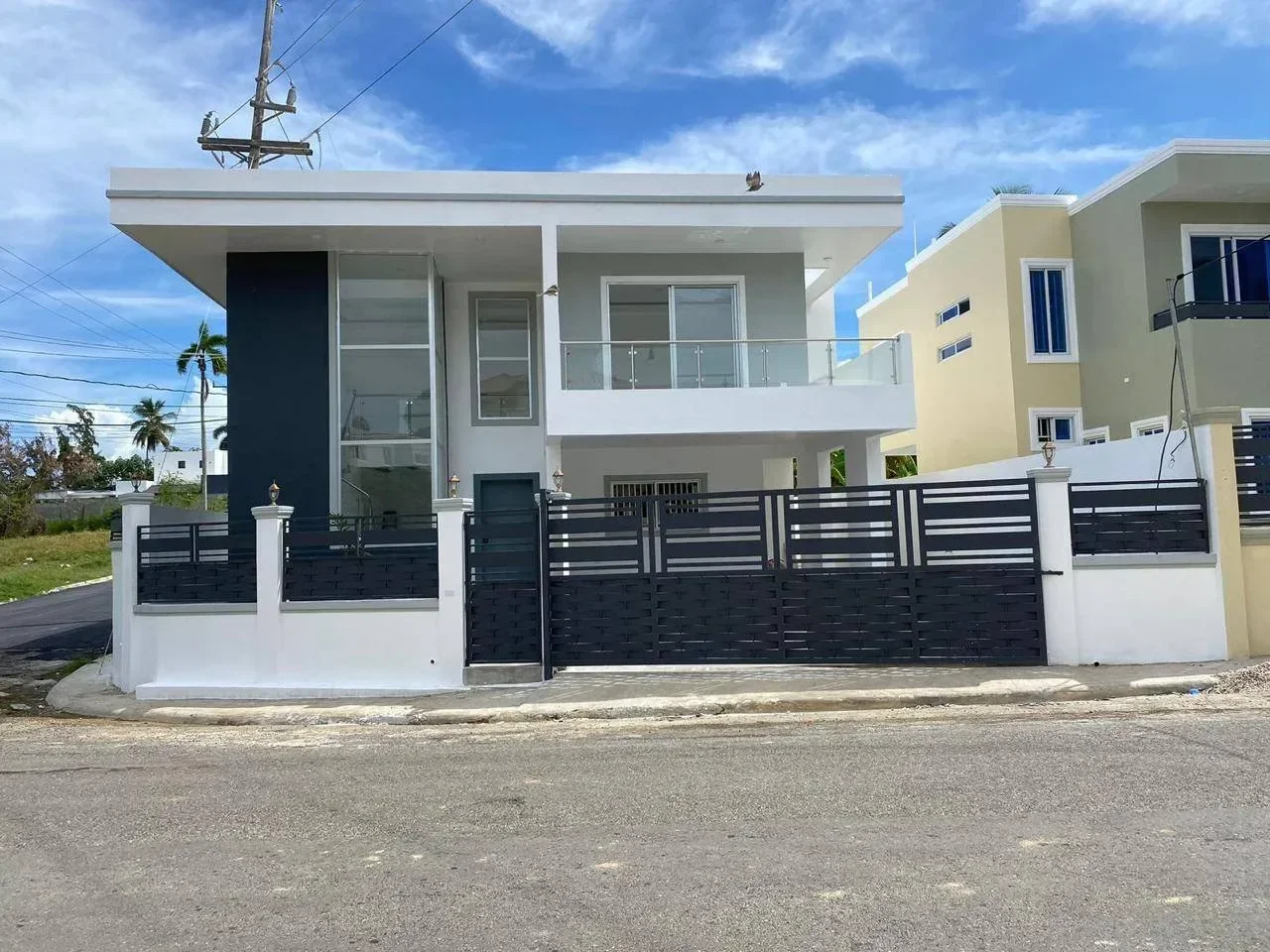El Doral: casa 4 hab. · 315 m² en venta