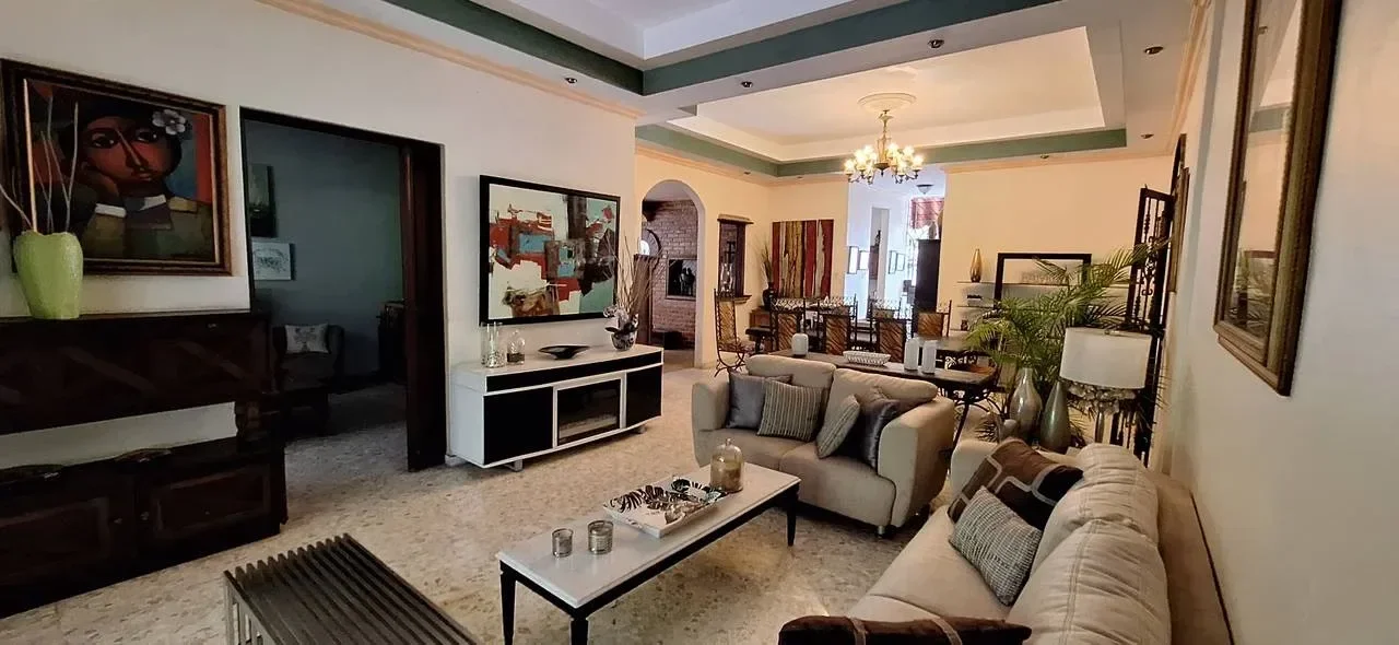 Gazcue: casa 4 hab. · 650 m² en venta - 3