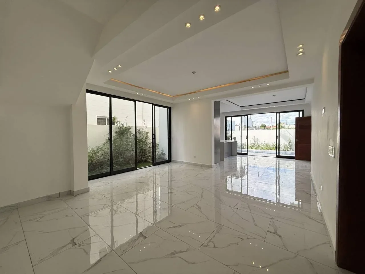 Venta: casa en Don Juan Ii, La Romana - 2