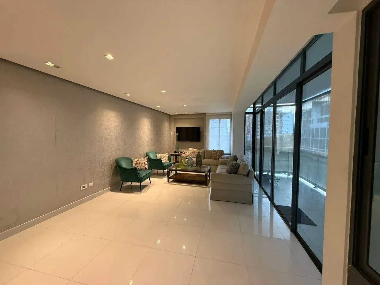 Apartamento en Evaristo Morales, 132 m² en venta