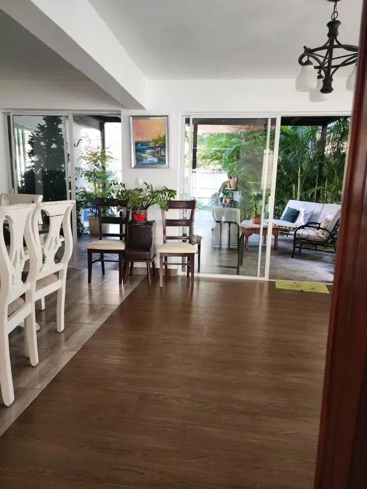 Casa en Av. Independencia, 243 m² en venta - 3