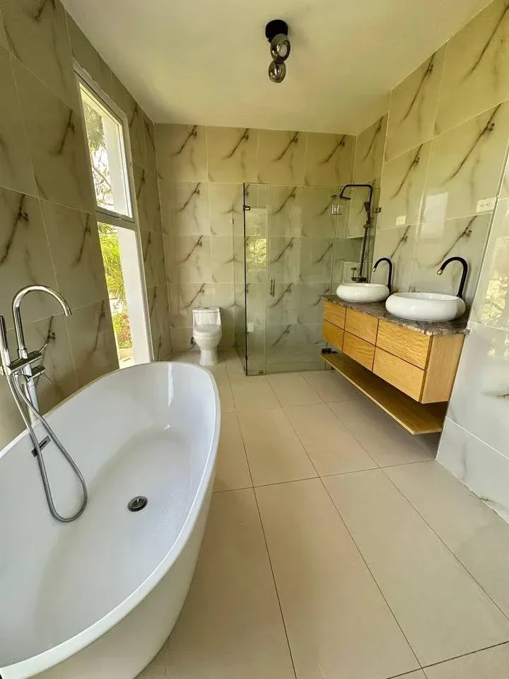 Villa de 5 habitaciones en venta en Juan Dolio, Juan Dolio - 3