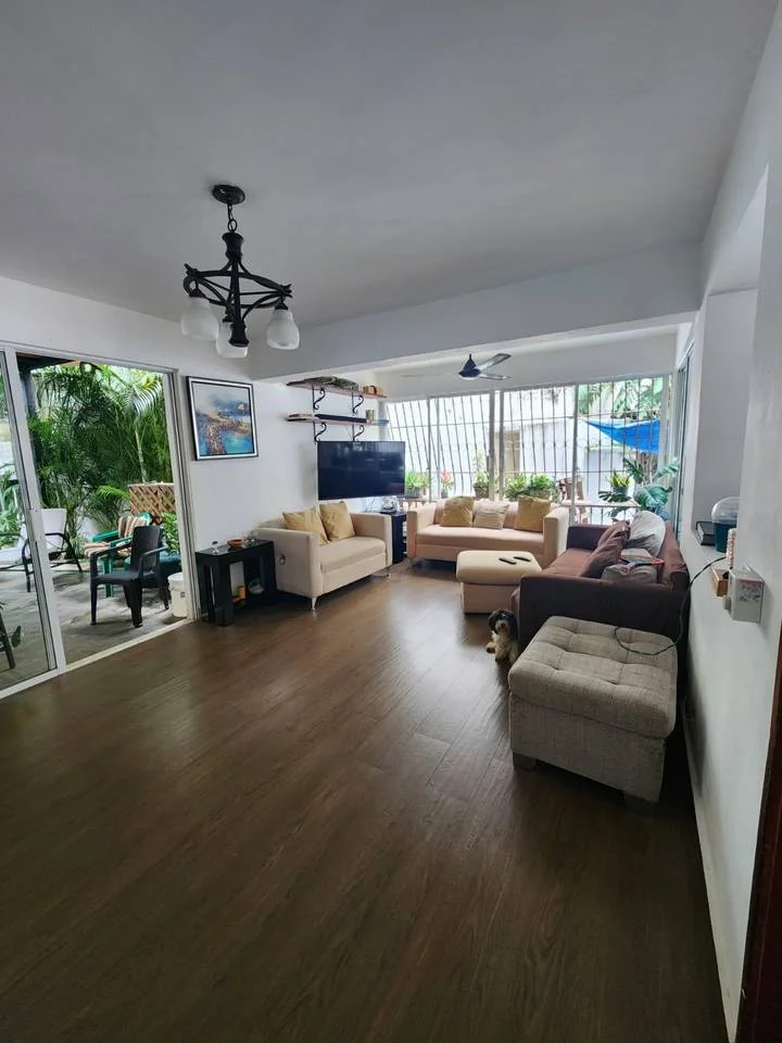 Casa en Av. Independencia, 243 m² en venta