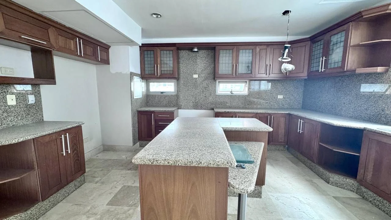 Piantini: apartamento 3 hab. · 318 m² en alquiler - 4