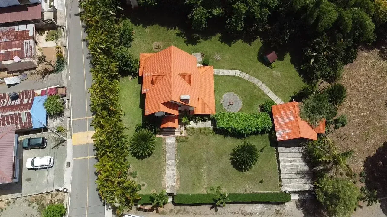 Jarabacoa: casa 4 hab. · 283 m² en venta - 2