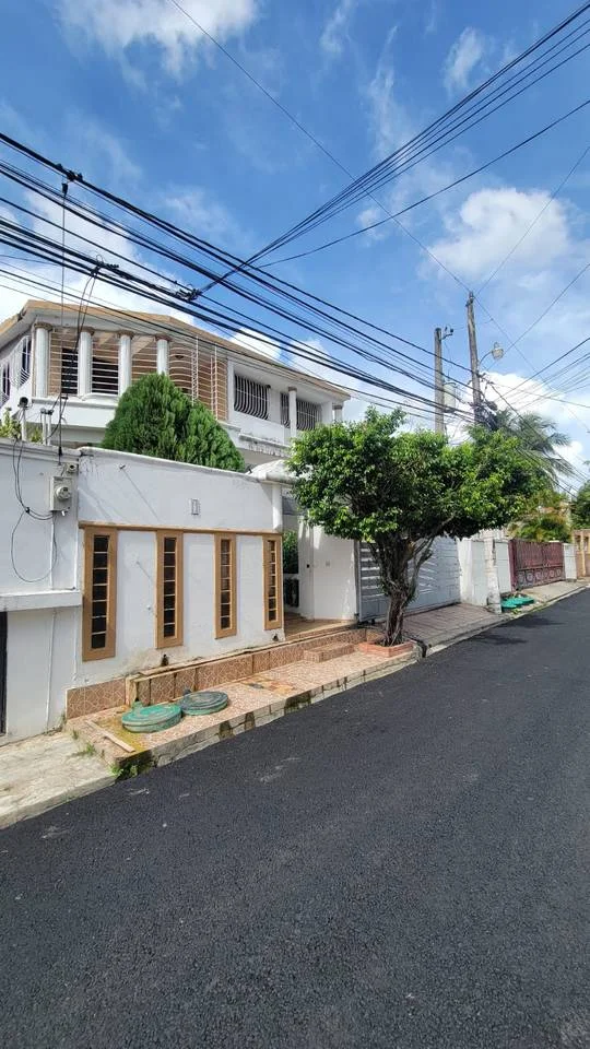 Casa en Las Colinas de Los Rios (cerca de Carrefour) - 1