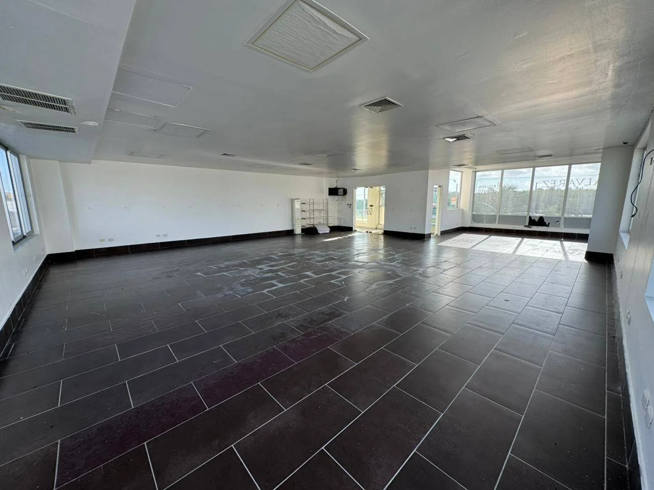 Commercial space in Boulevard Turístico del Este, 134.85 m² for rent - 3