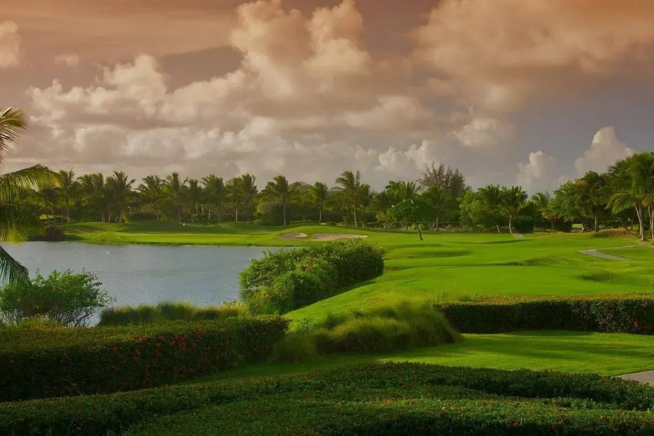 Villa en venta — Cocotal Golf & Country Club, Bavaro (4 hab.) - 2