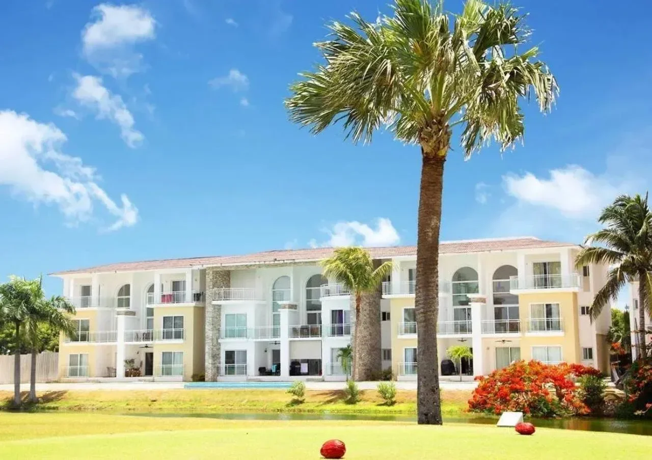 Apartamento de 3 habitaciones en venta en Cocotal Golf & Country Club, Bávaro - 2