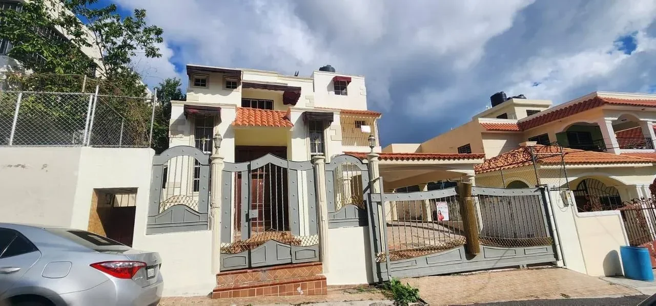 Casa en venta — Mirador del Oeste, Santo Domingo Oeste (4 hab.)