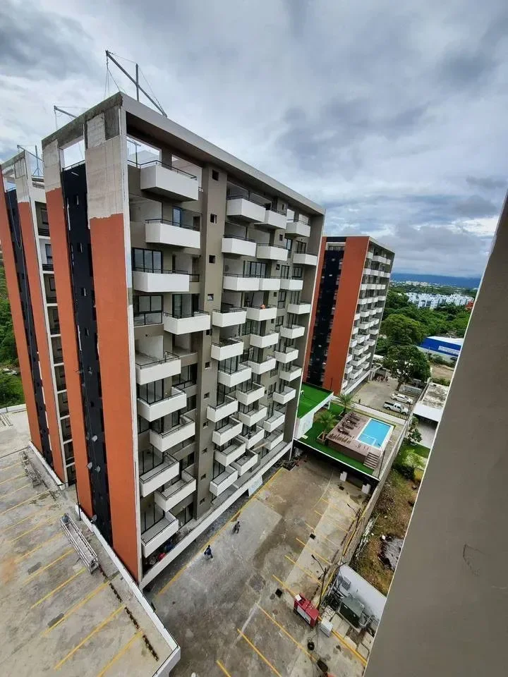 Apartamento en venta — Av. Hispanoamericana, Santiago de los Caballeros (1 hab.) - 2