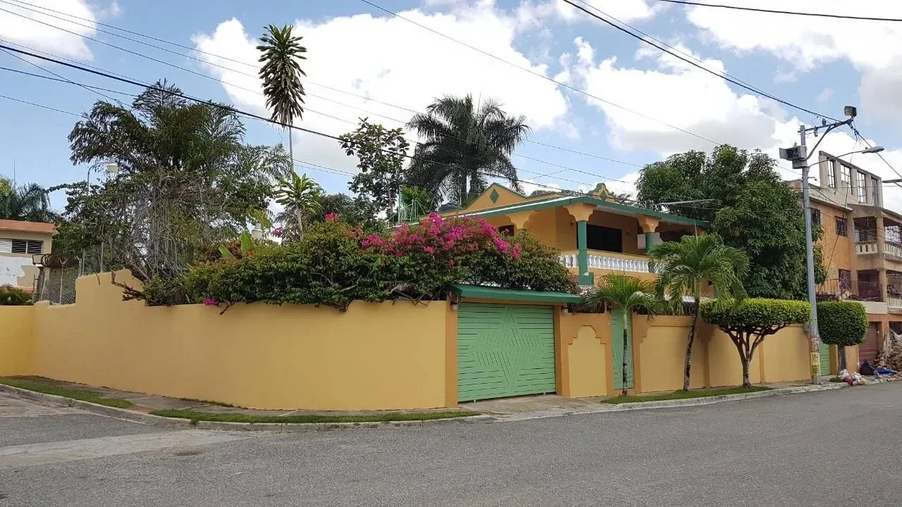 Real Tamarindo O Los Rosales: casa 5 hab. · 538.93 m² en venta