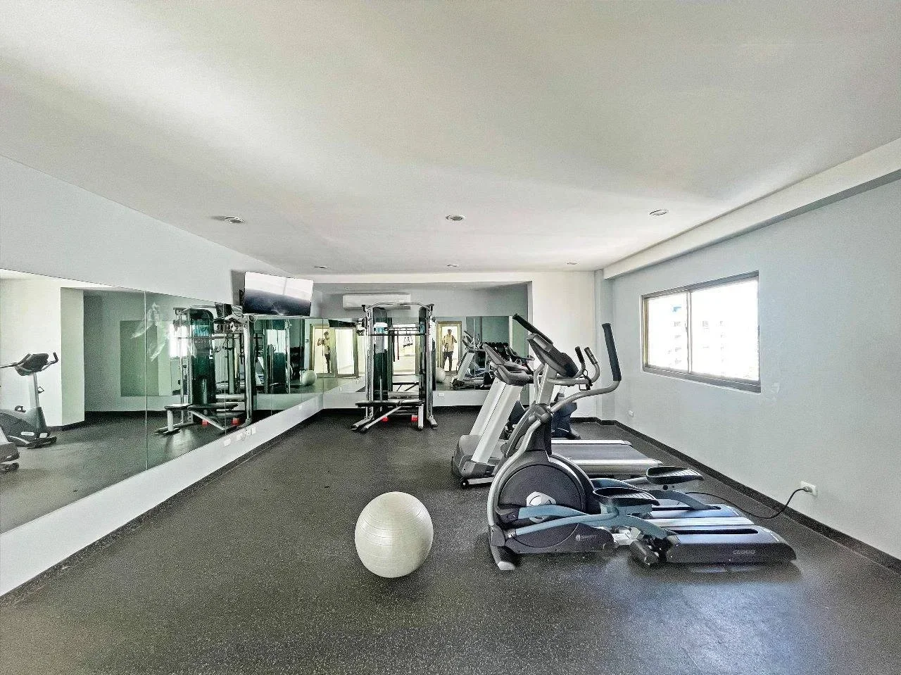 Apartamento en venta — Piantini, Distrito Nacional (1 hab.) - 2