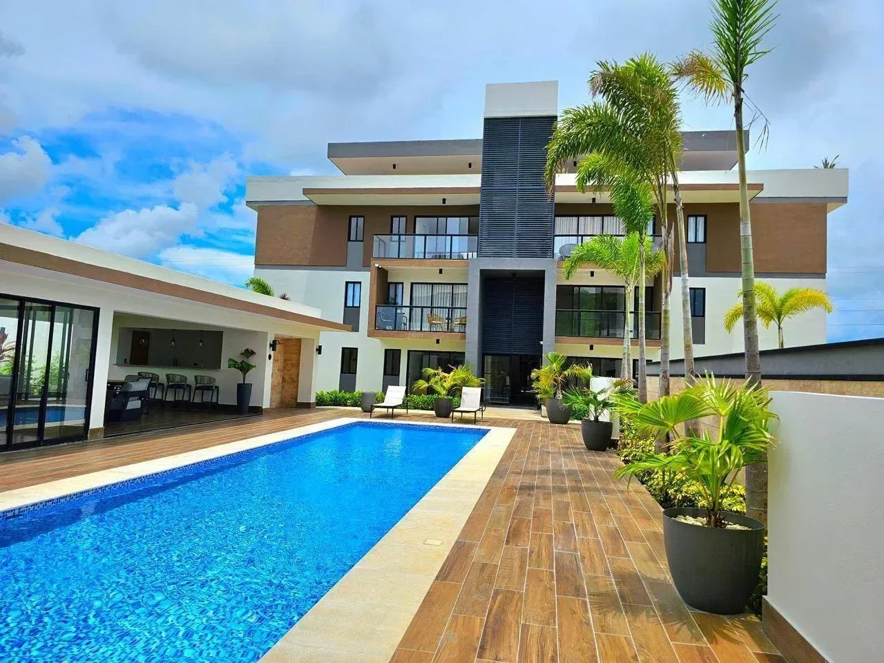 Apartamento de 3 habitaciones en venta en Pueblo Bávaro, Bavaro - 2