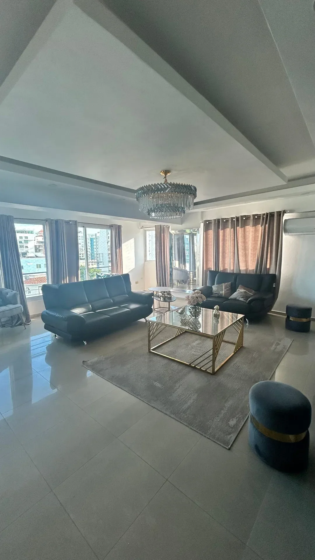 Bella Vista: appartement 2 ch. · 170 m² à louer