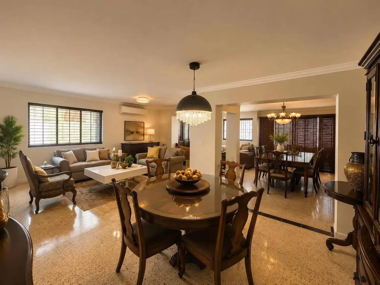 Casa de 4 habitaciones en venta en Los Jardines del Sur, Santo Domingo D.N. - 2