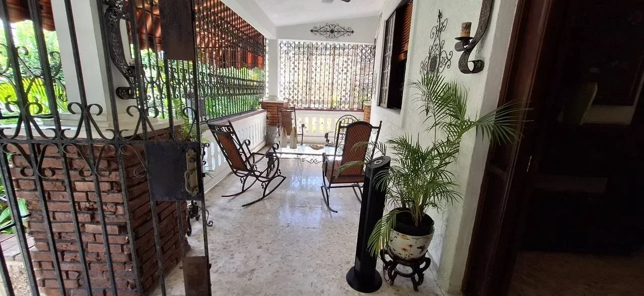 Gazcue: casa 4 hab. · 650 m² en venta