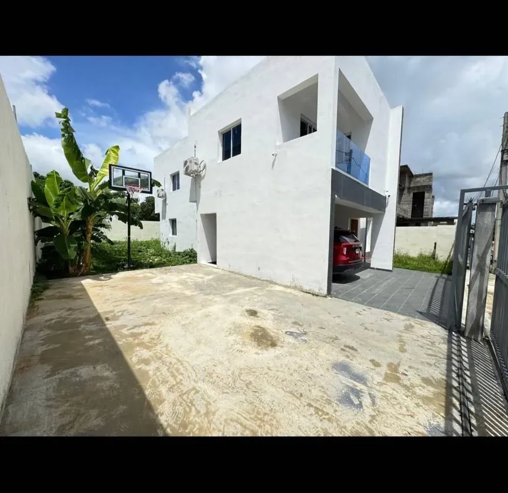 Av. República De Colombia: casa 3 hab. · 258 m² en venta