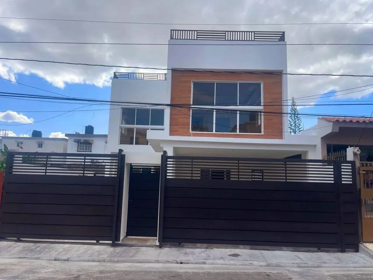 Casa en venta — Mirador Del Este, Santo Domingo Este (4 hab.) - 2