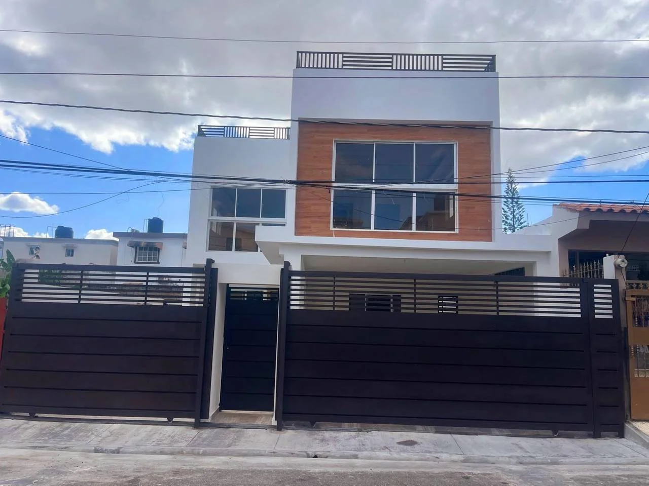 Casa en venta — Mirador Del Este, Santo Domingo Este (4 hab.) - 2