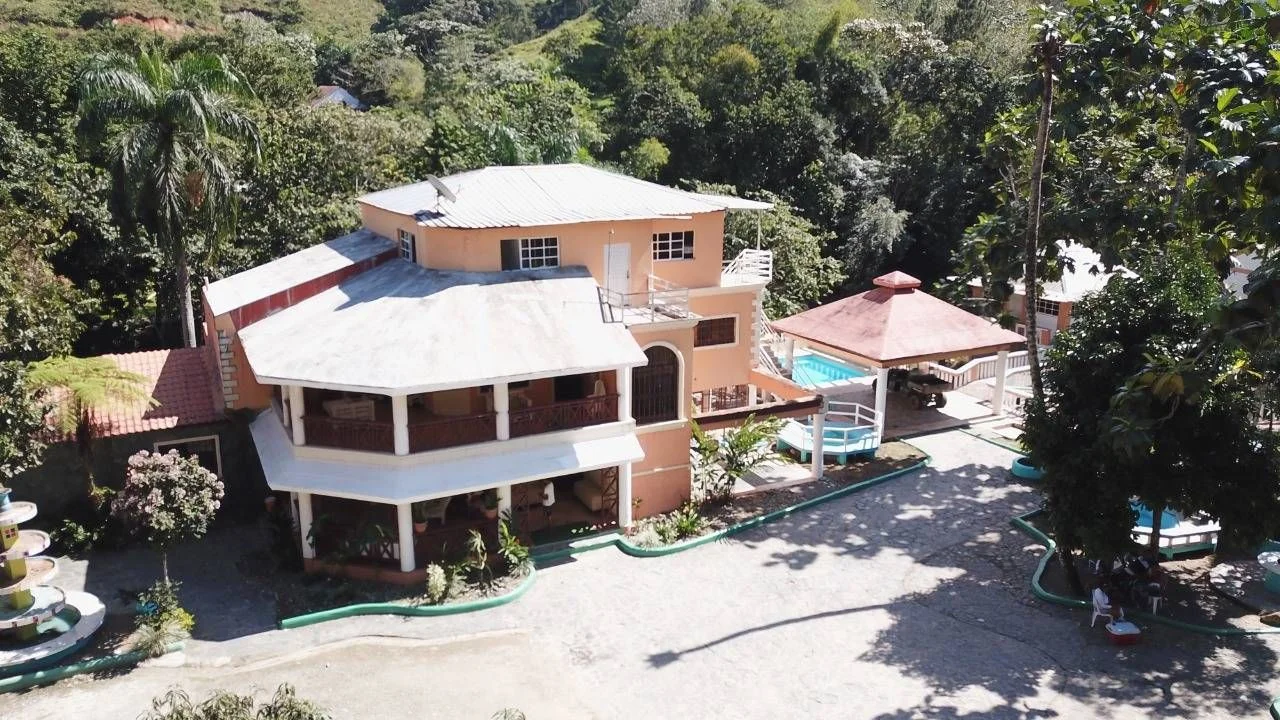 Los Plátanos: apartamento 37 hab. · 60000 m² en venta - 2