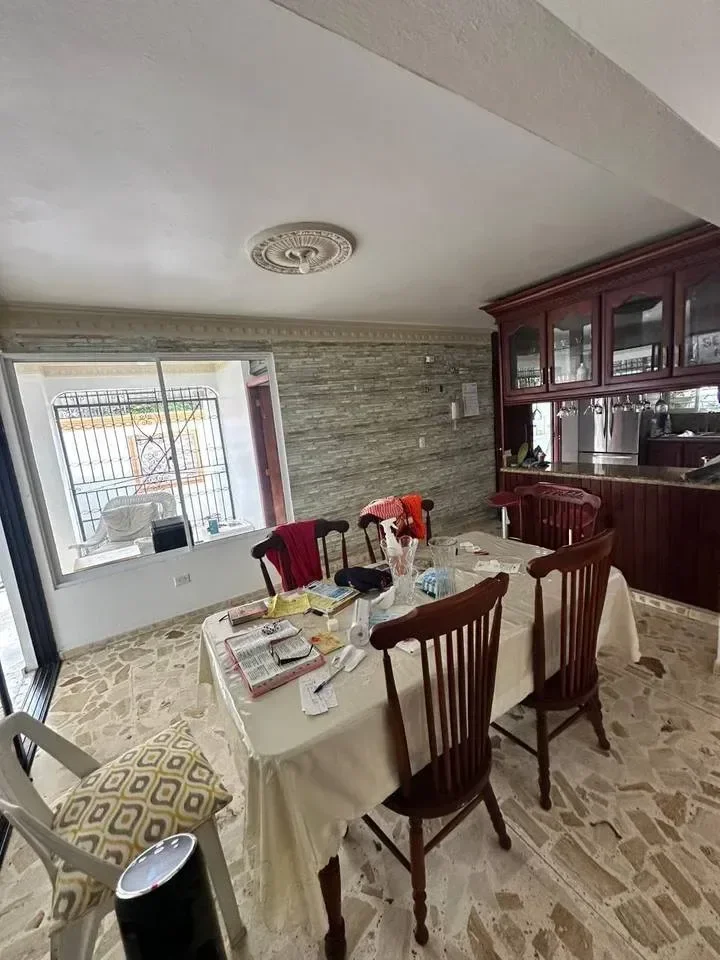 Llanos De Gurabo Ii: maison 4 ch. · 250 m² à vendre - 3