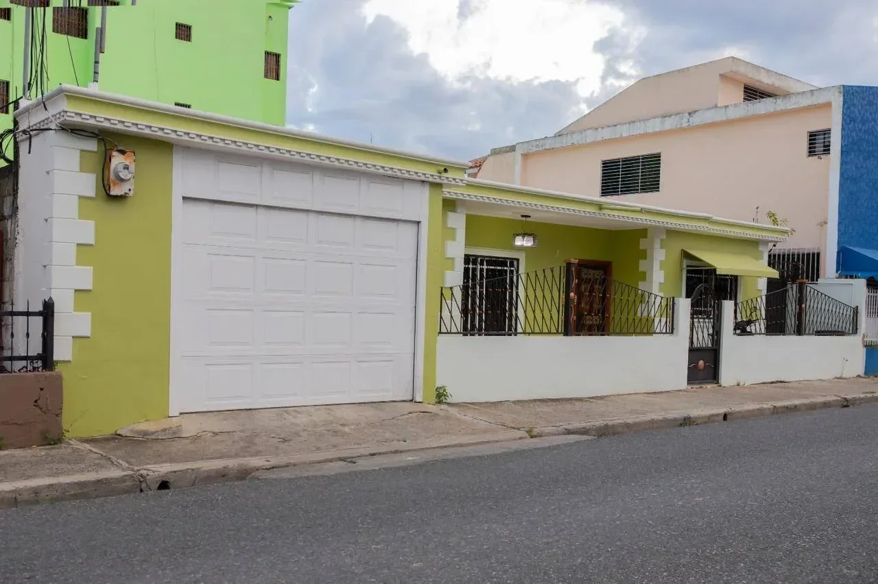 Casa en venta — Los Maestros, Distrito Nacional (3 hab.)