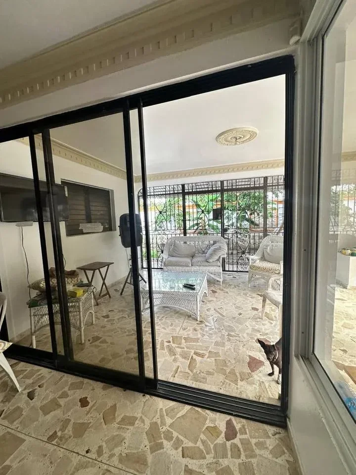 Llanos De Gurabo Ii: maison 4 ch. · 250 m² à vendre - 4