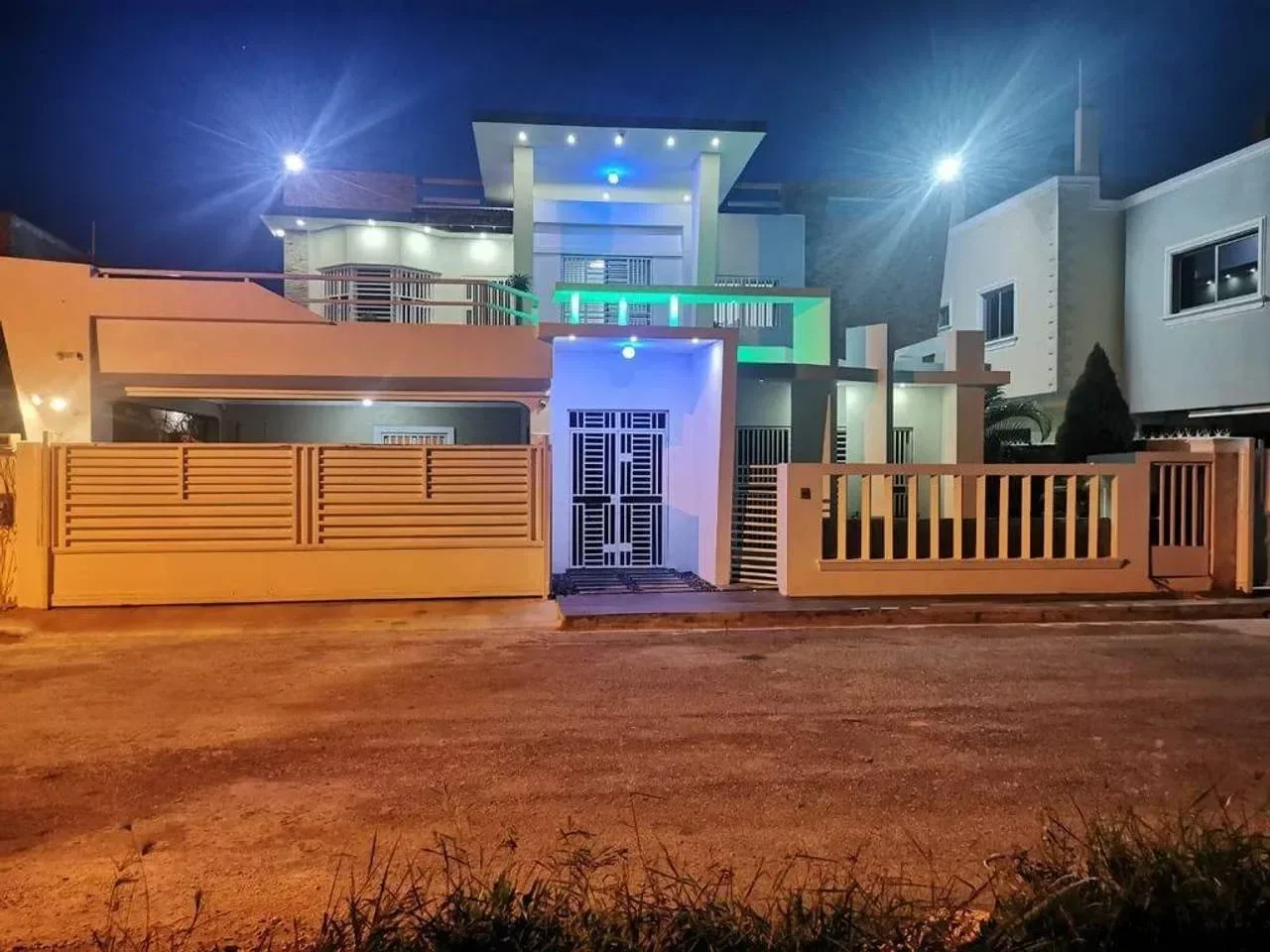 Venta: casa en Don Juan Ii, La Romana
