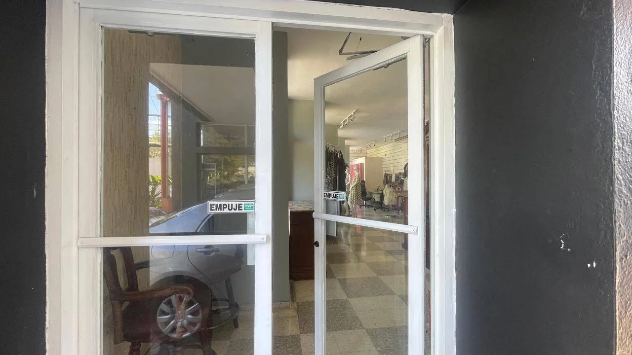 Jardines Del Norte: local commercial · 50 m² à louer - 2