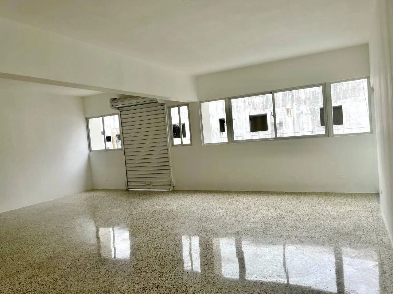 Location: local commercial à Evaristo Morales, Santo Domingo D.N. - 3